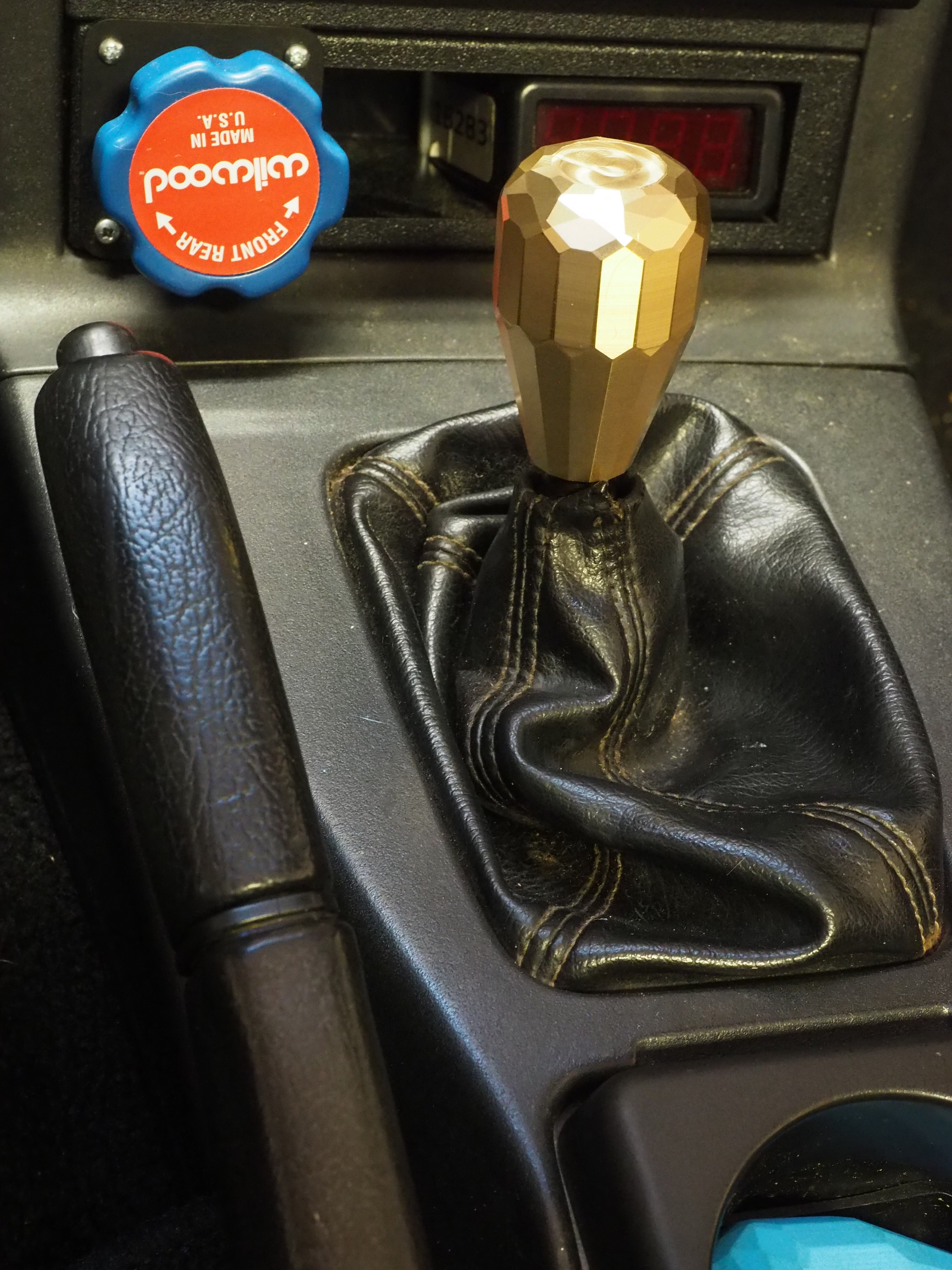 finished knob in roadster, first gear
