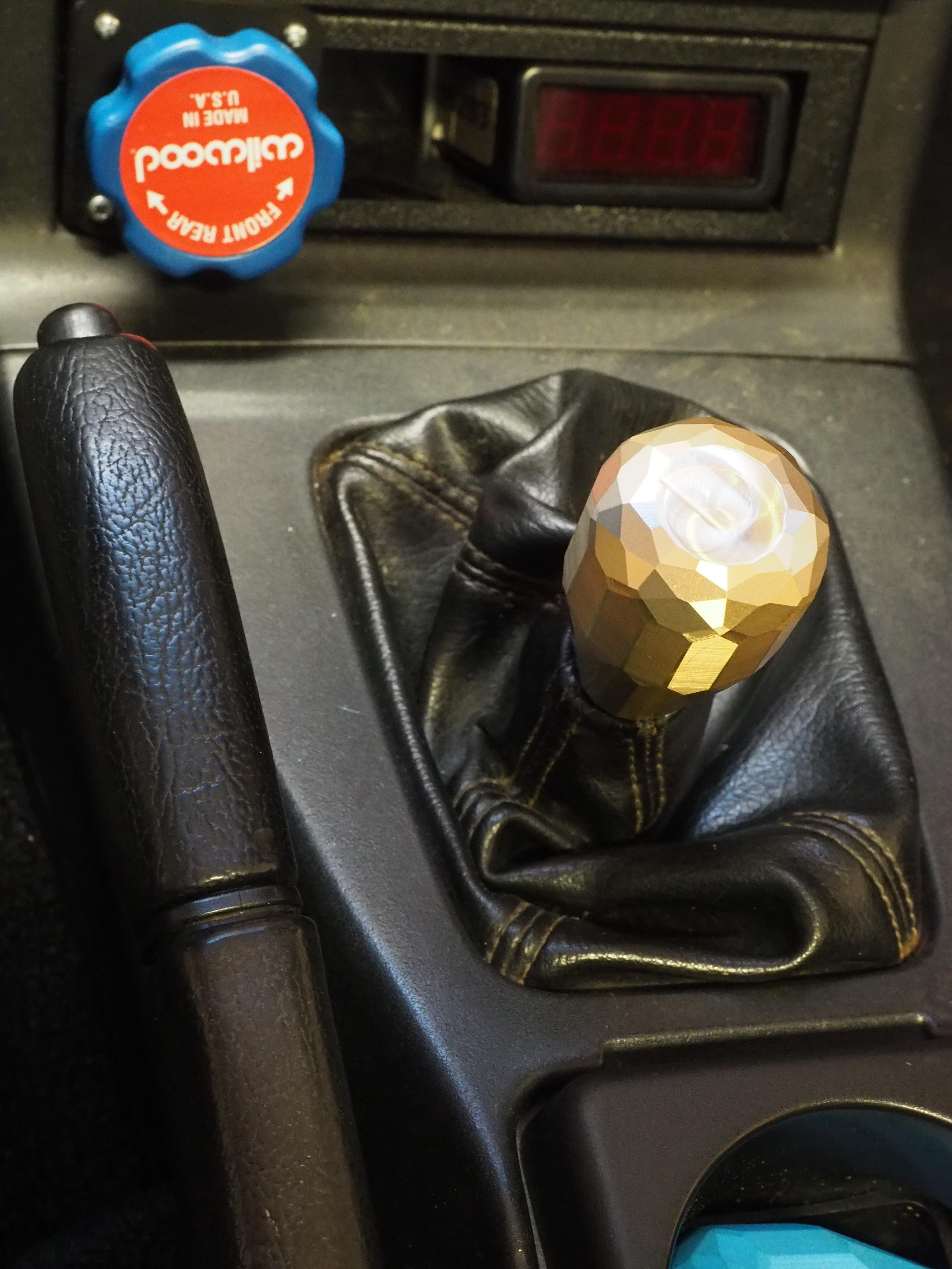 finished knob in roadster, second gear